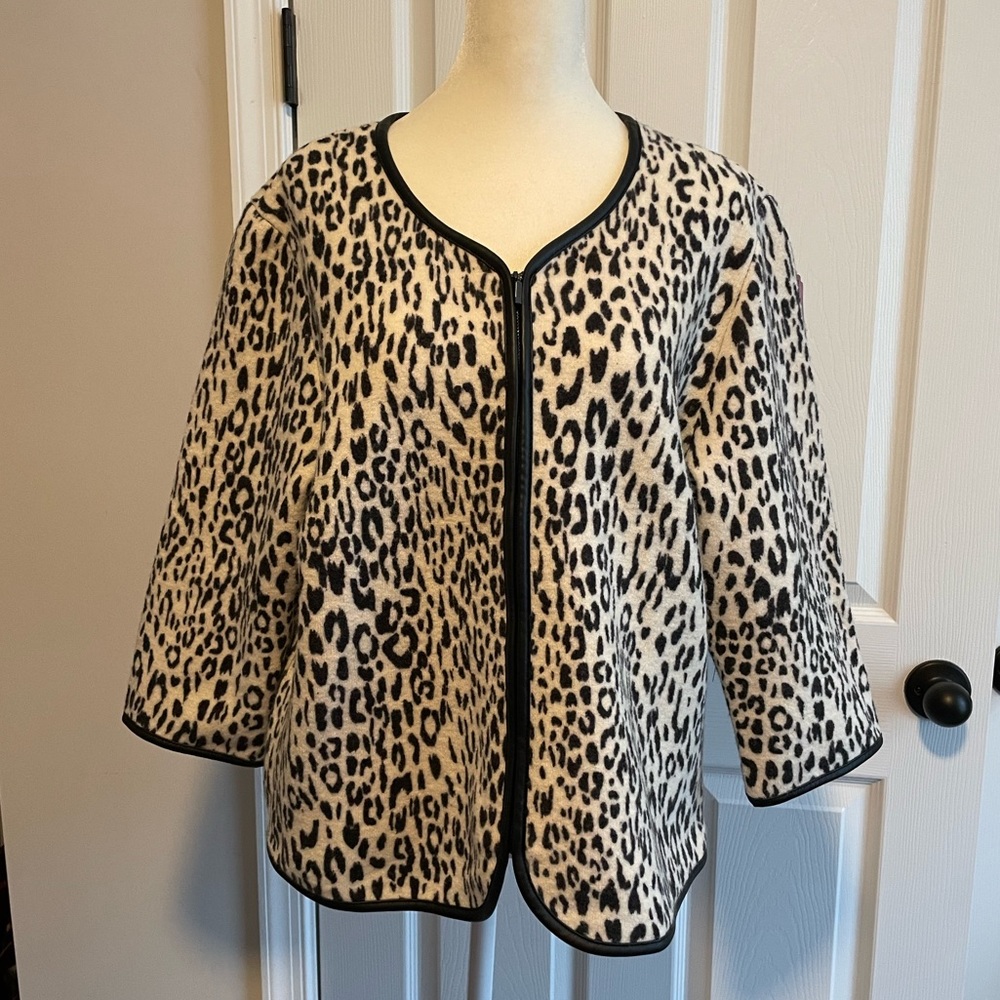 Chico’s size 2 women’s leopard print zip up jacket